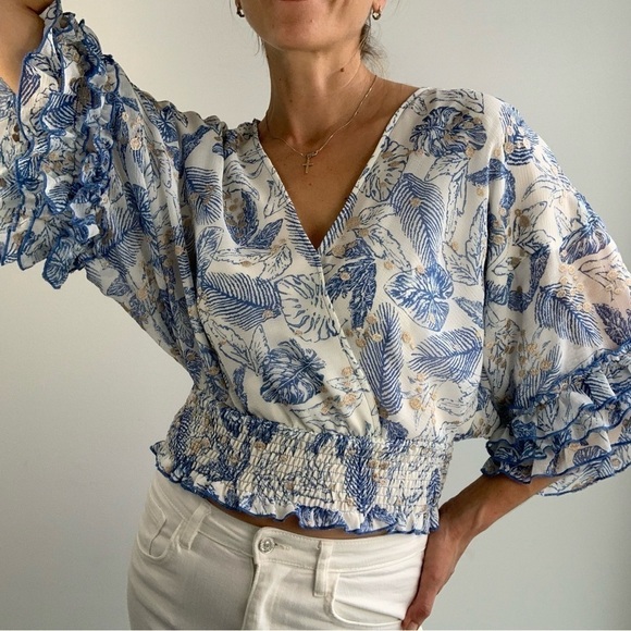 BTFL-life tropical leaf print , blue and white cropped, smoked waist top, size M - Picture 4 of 16